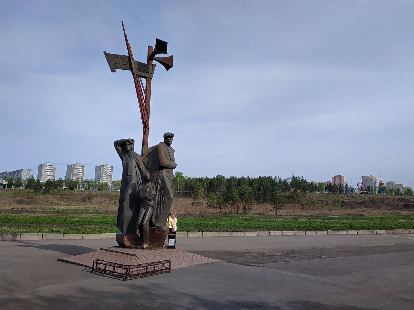 Памятник тыловикам в Кемерово