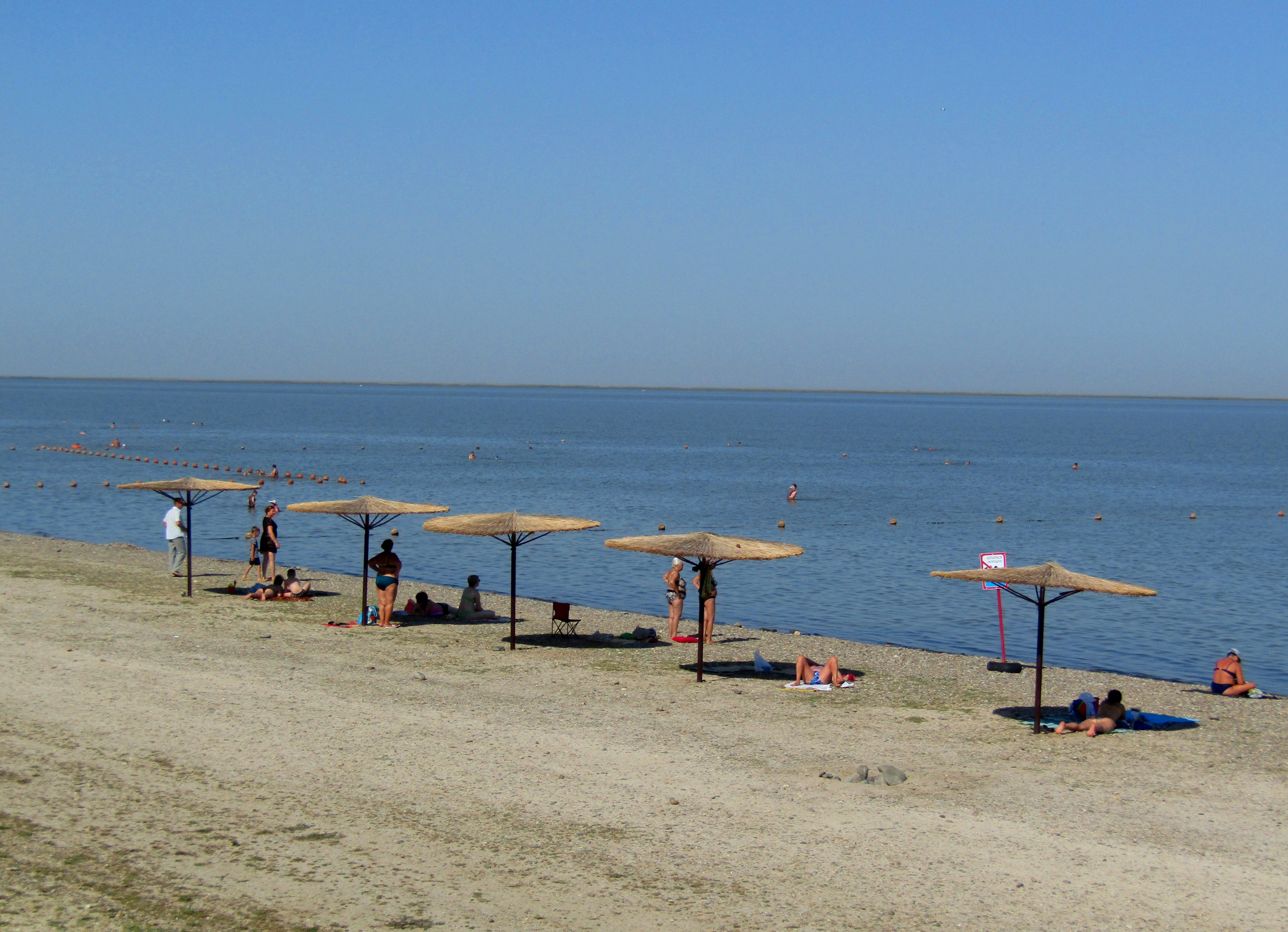 Пляж в приморско ахтарске. Азовское море Приморско-Ахтарск. Приморско-Ахтарск пляж 2022. Приморско-Ахтарск пляж.