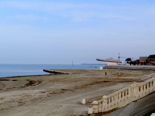 Приморско-Ахтарский пляж в октябре