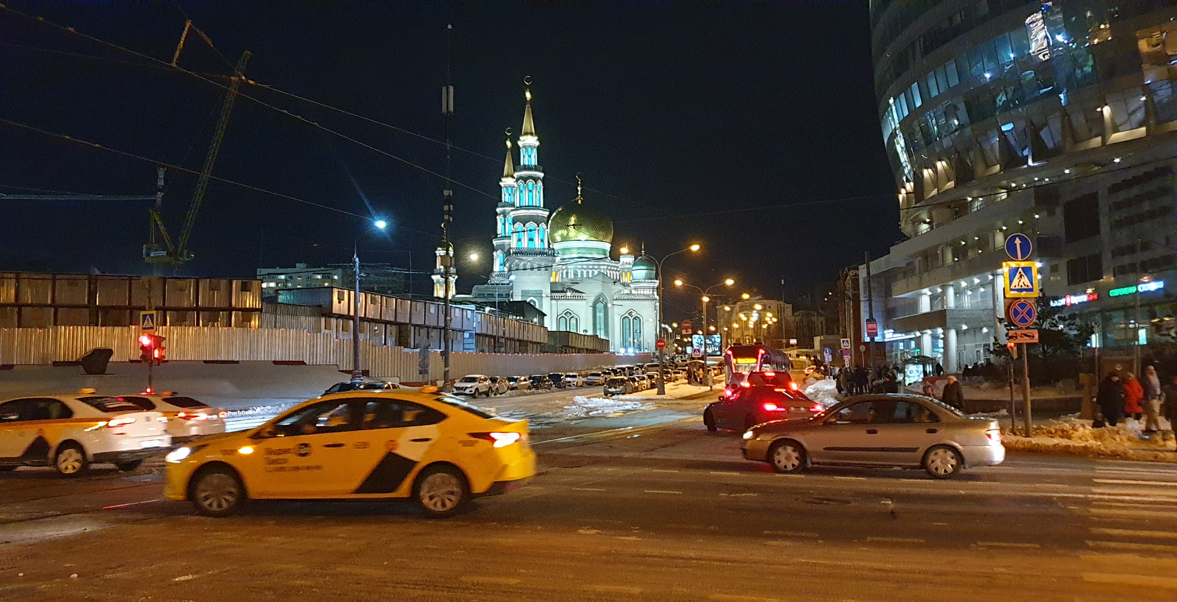 Что было вчера вечером в москве. Москва вечером. Апрель в Москве. Апрельский вечер. Вечерний вечер.