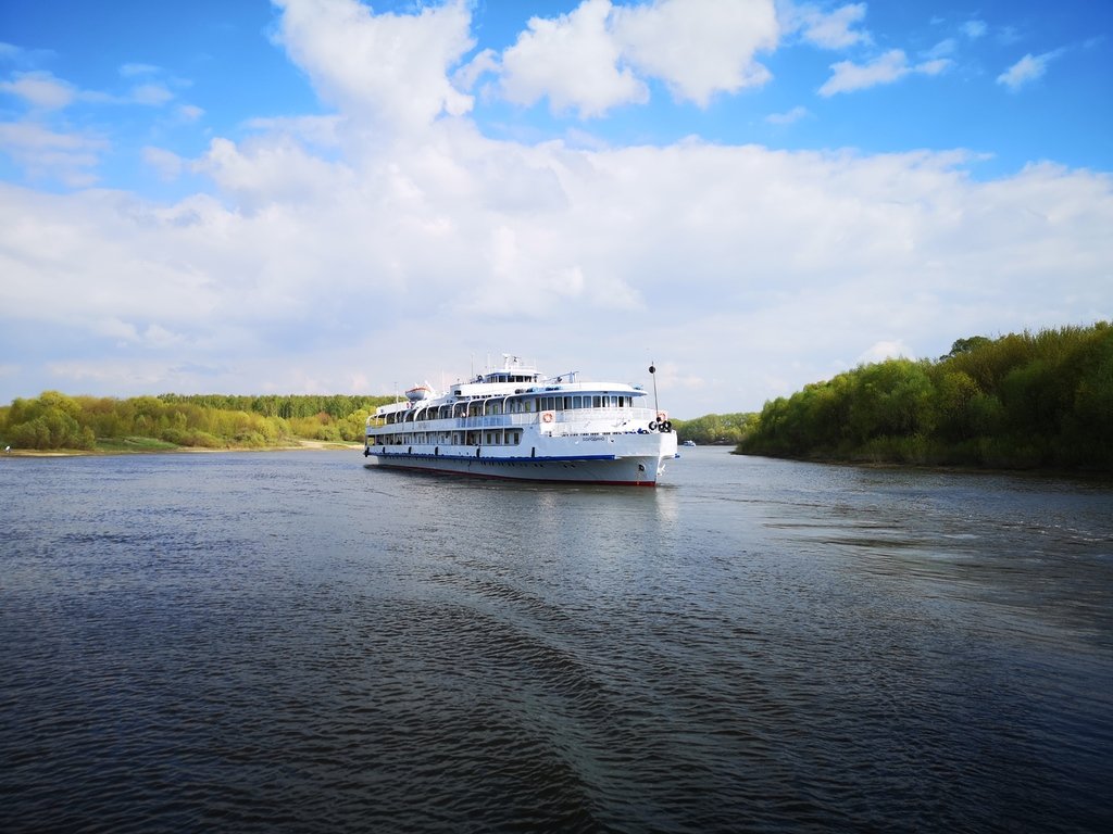 Круиз теплоход кижи. Новочебоксарский шлюз. Лунная соната круизный теплоход. Мустай керим теп. Речная перекличка 2024.