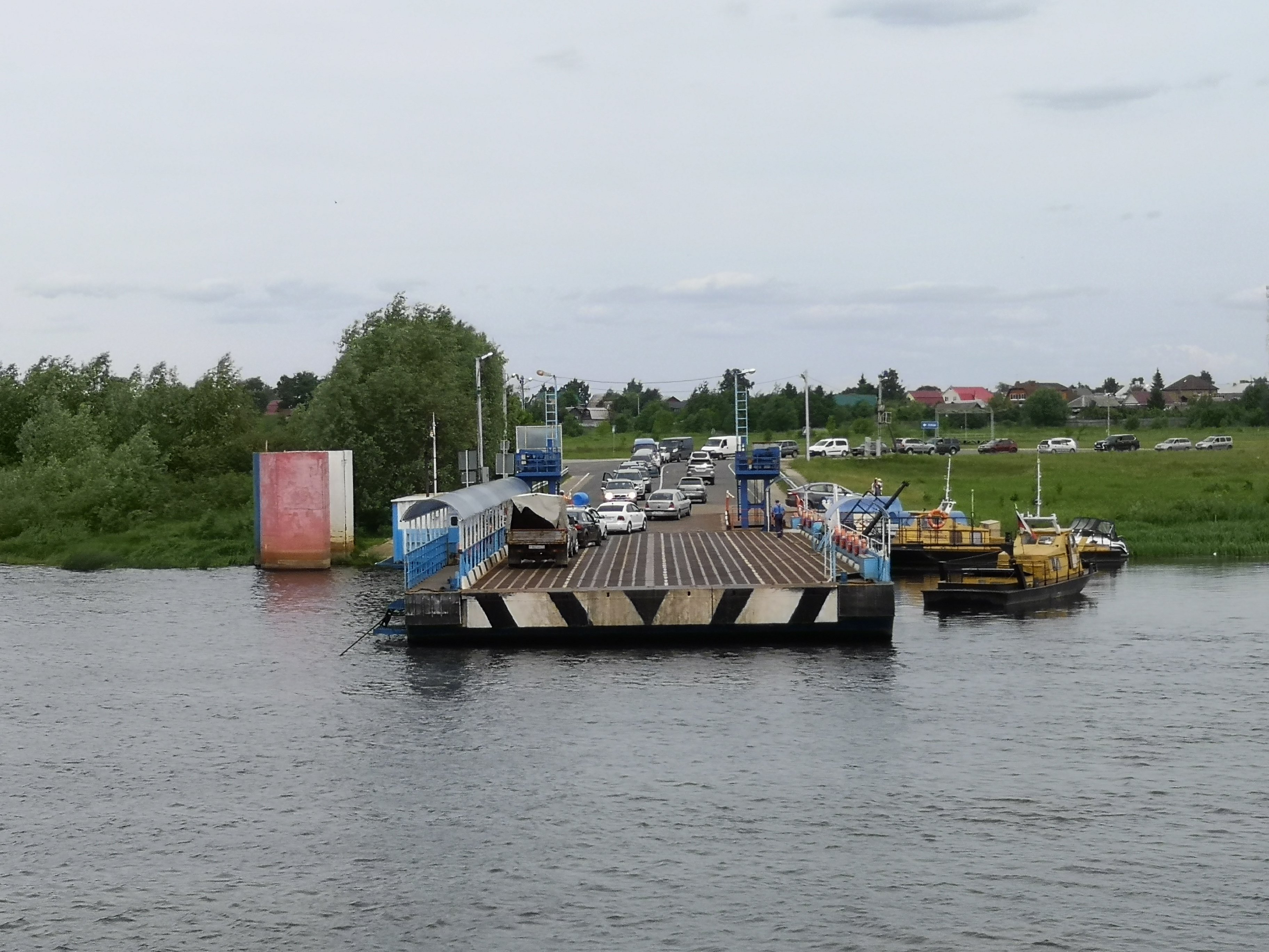 Белоомут. Белоомут Московская область паром. Белоомутская переправа. Пристань Белоомут. Пристань в Белоомуте.