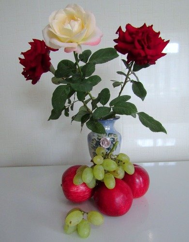 Розы и фрукты