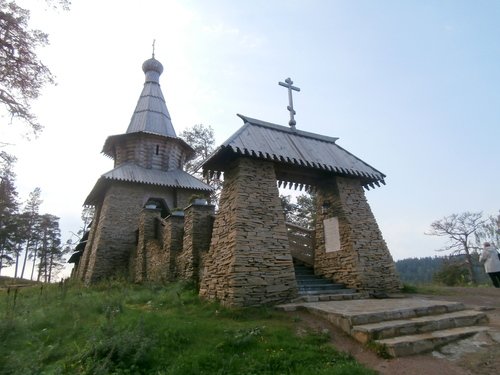 Памятник основателям Валаамского монастыря