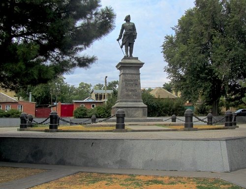 Памятник основателю города