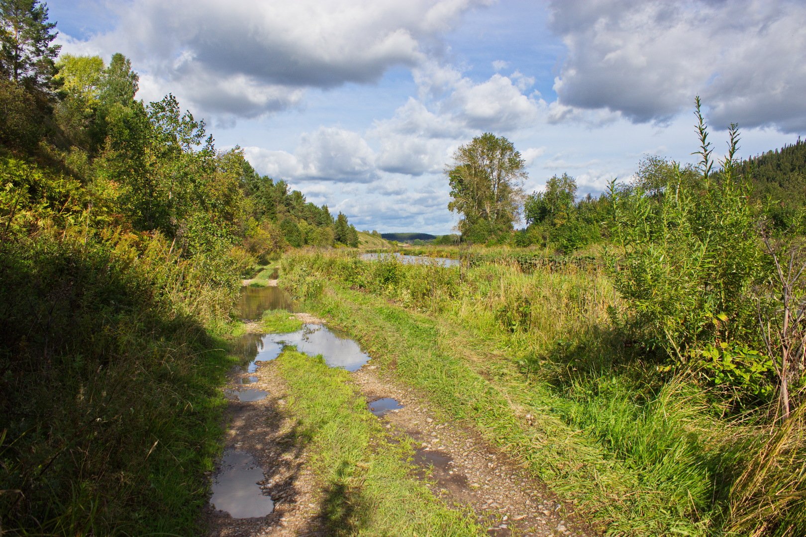 Берег дороги. Деревня Карасу. Береговые валы фото. Проселок.