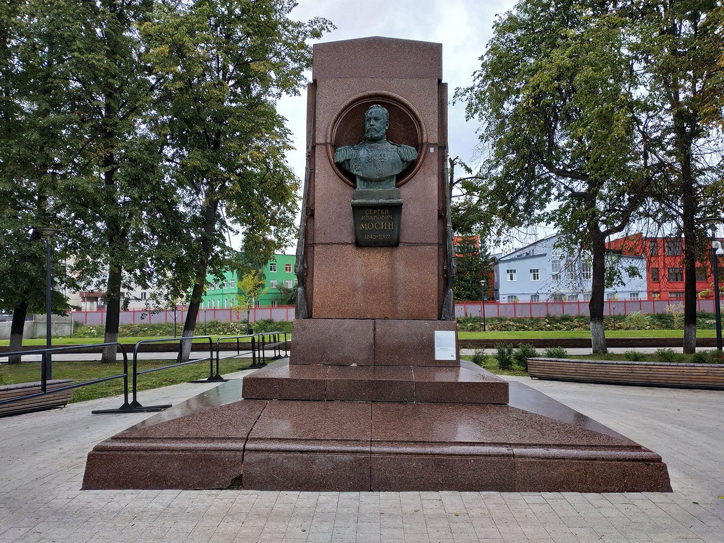 Памятник Мосину в Туле