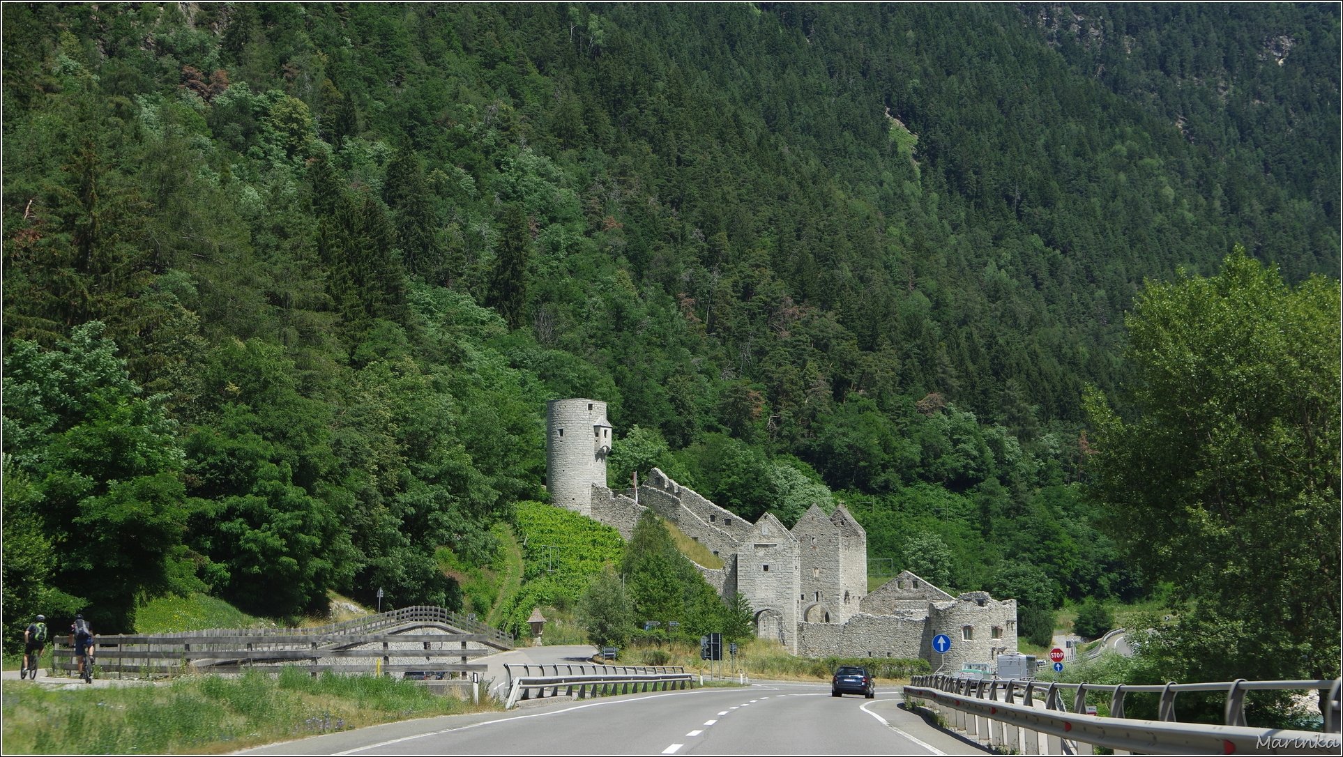 https://fs3.fotoload.ru/f/0919/1568932224/d93c943d3a.jpg