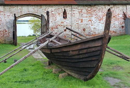 старинная лодка