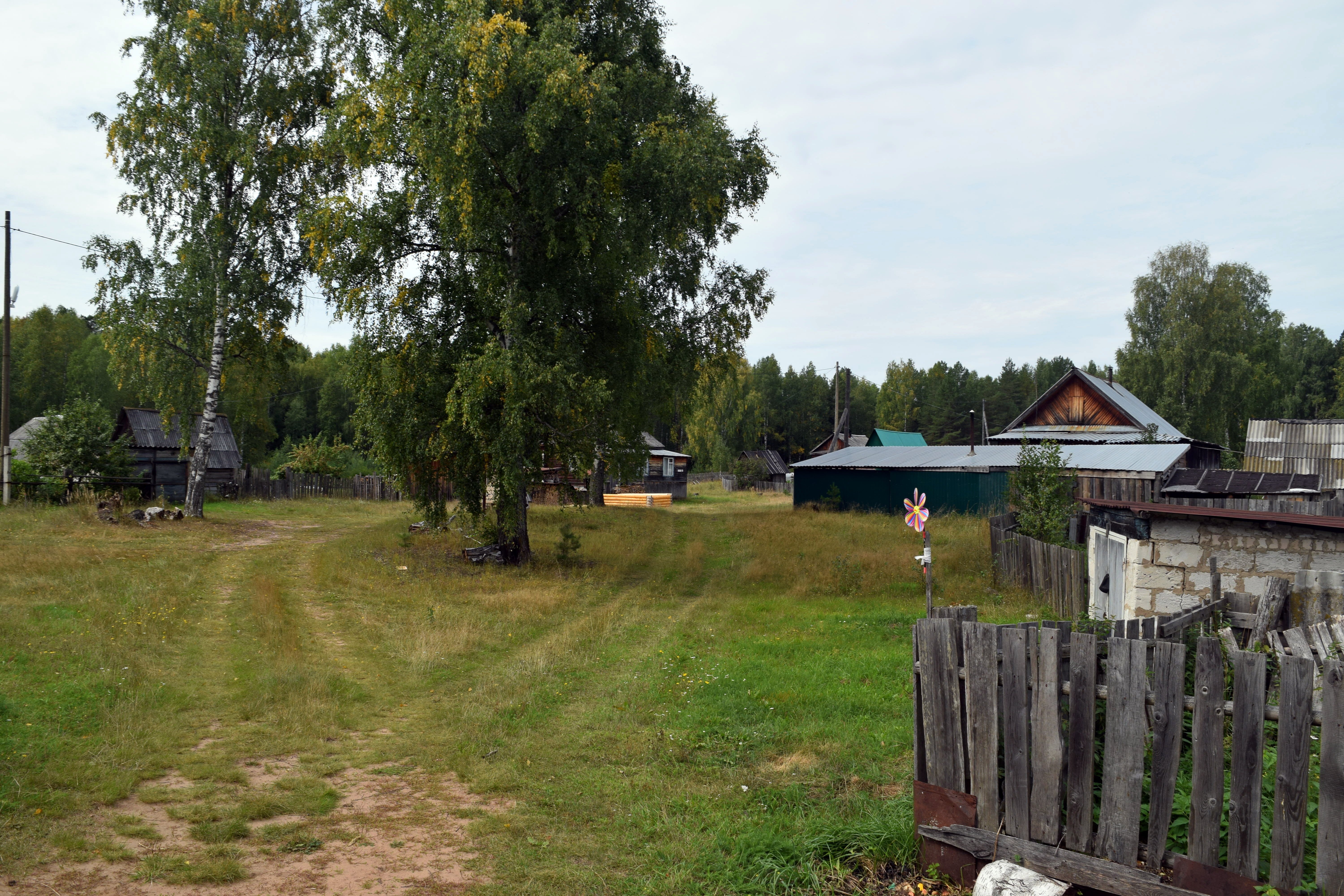 Деревенька под. Река чур Удмуртия. Поселочек. Деревня Быстров Тверской области.