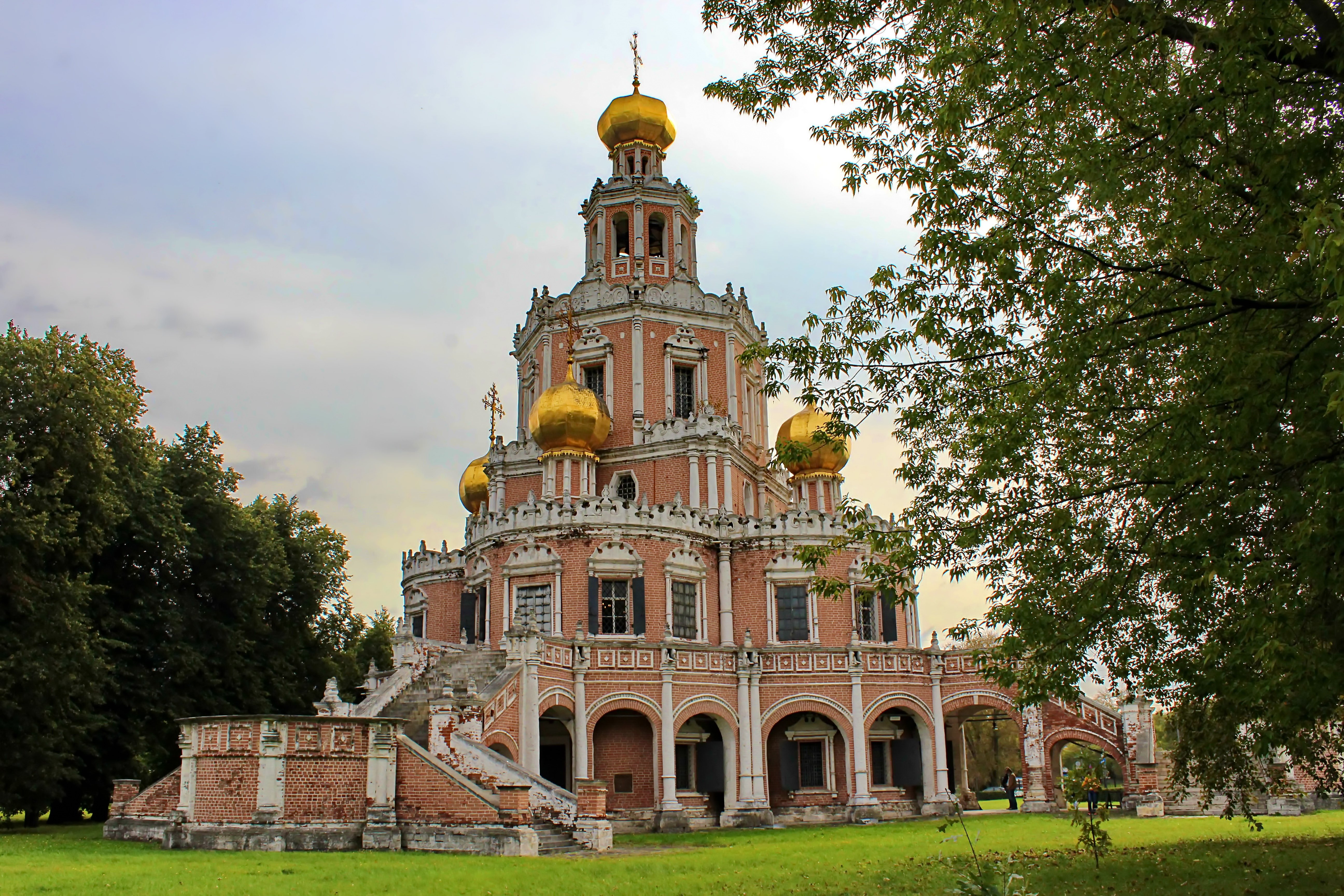 Церковь покрова в филях фото черно белое