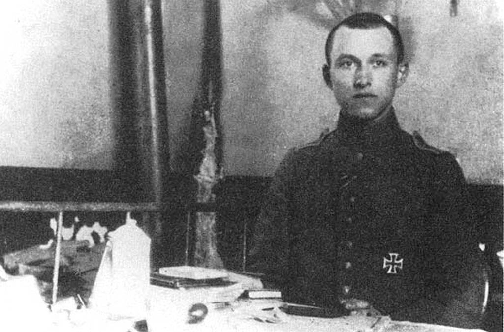 Лейтенант Юнгер перед битвой на Сомме (1916).