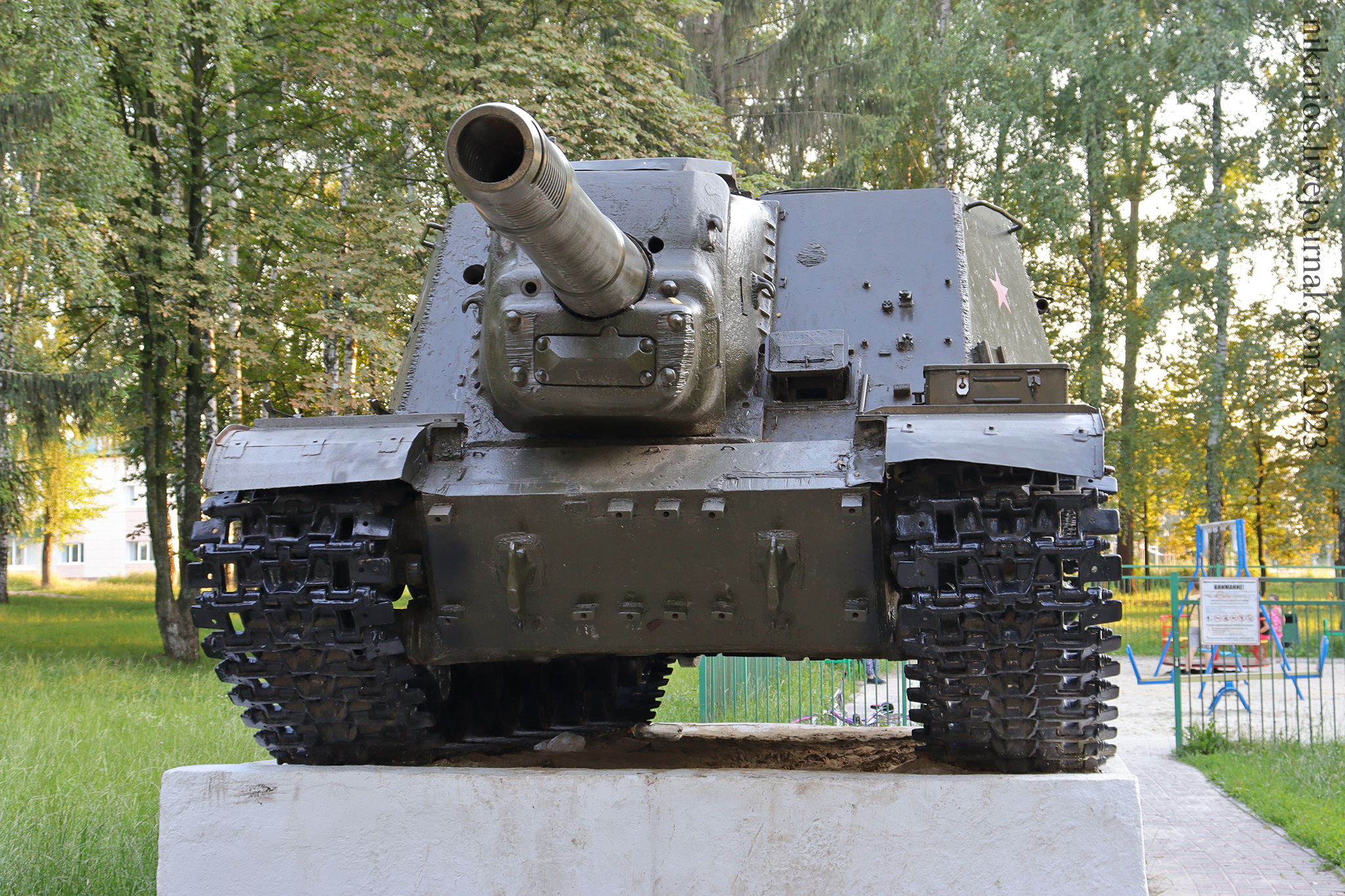 Ису 152 1945. САУ зверобой ИСУ-152. Танк ИСУ 152 зверобой. Советская САУ ИСУ-152. Танк ИСУ 152.