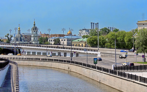 набережная реки Яузы в Москве