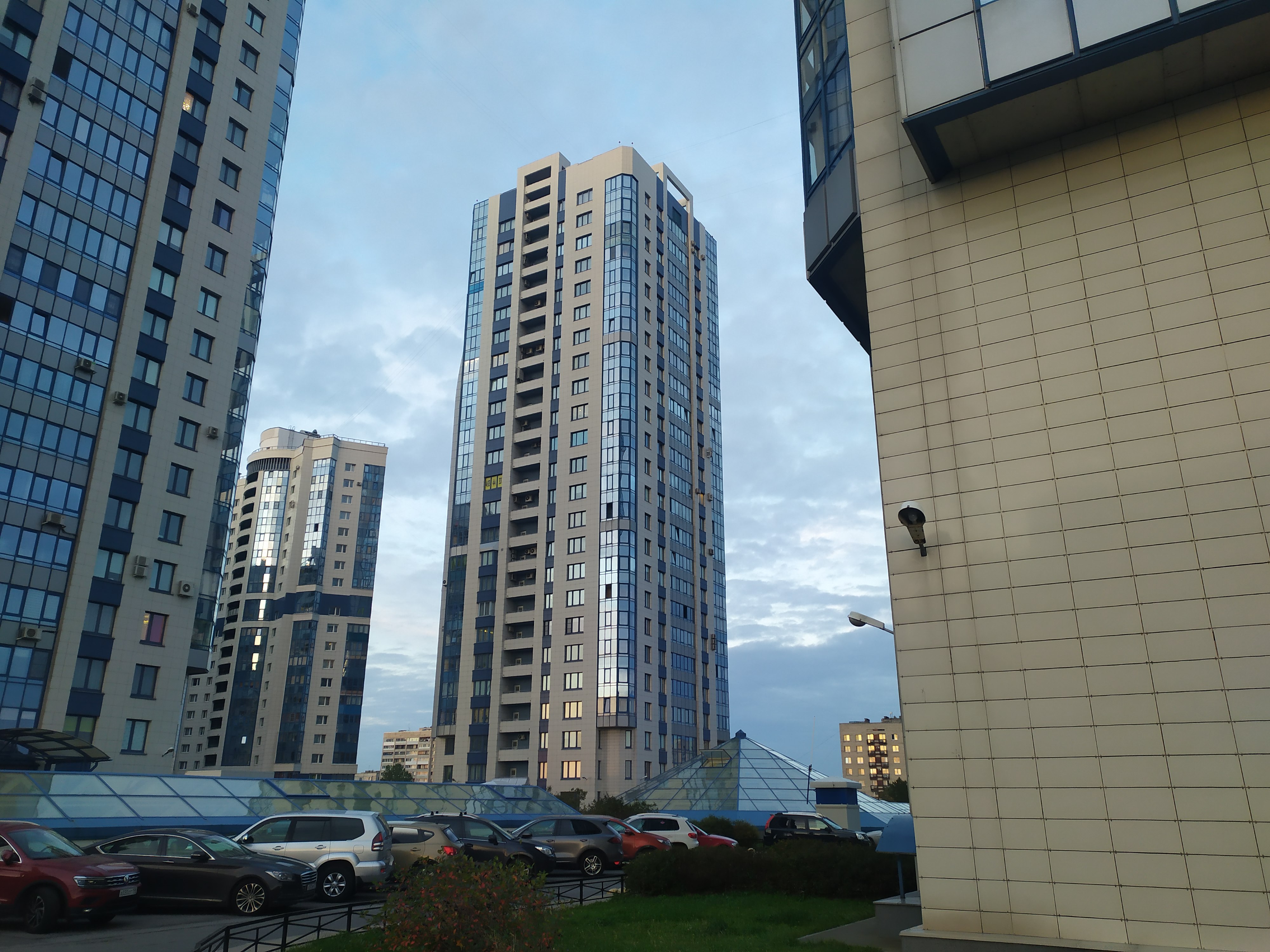 пр. Космонавтов 39/27, башня 3 пр. Космонавтов 39/27, башня 3