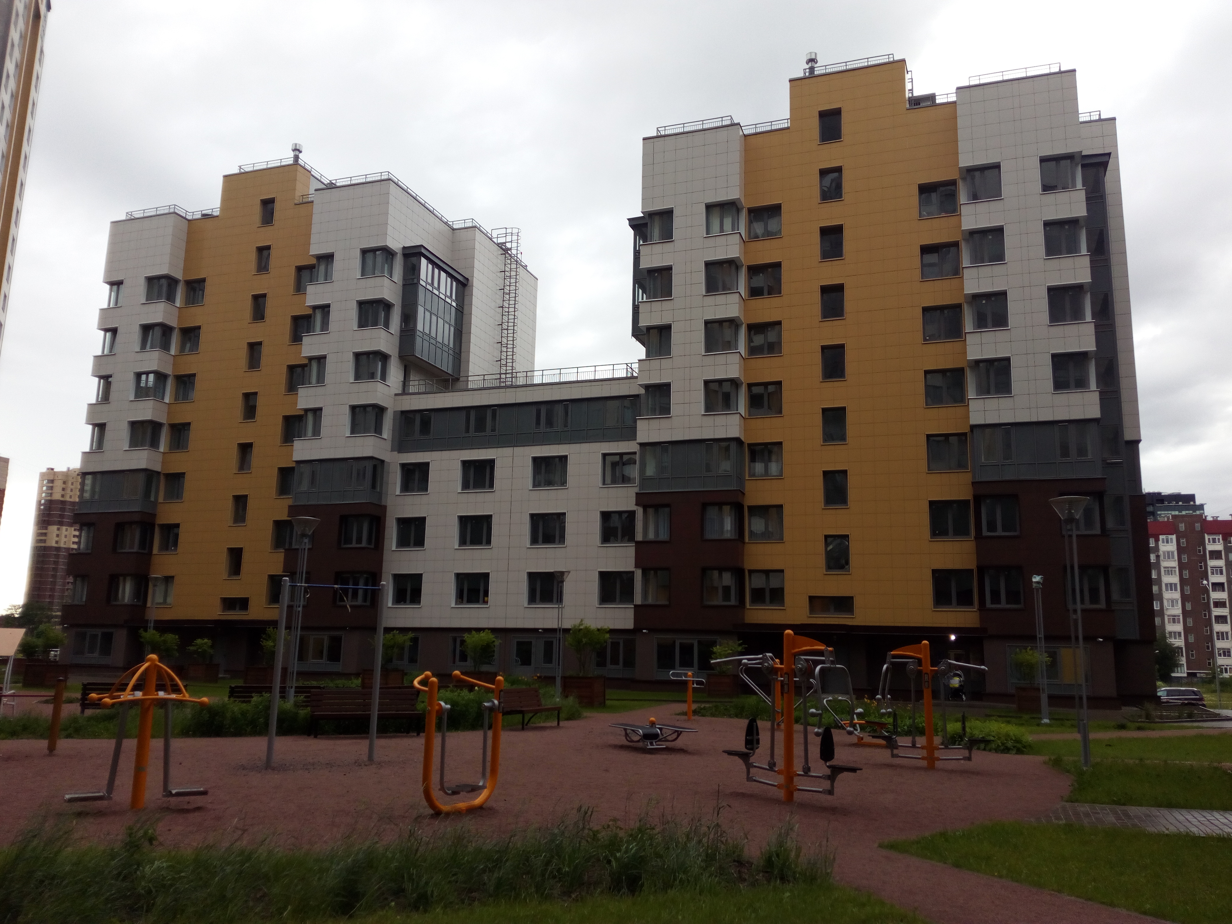 Среднерогатская ул. 9, парадные 12-13