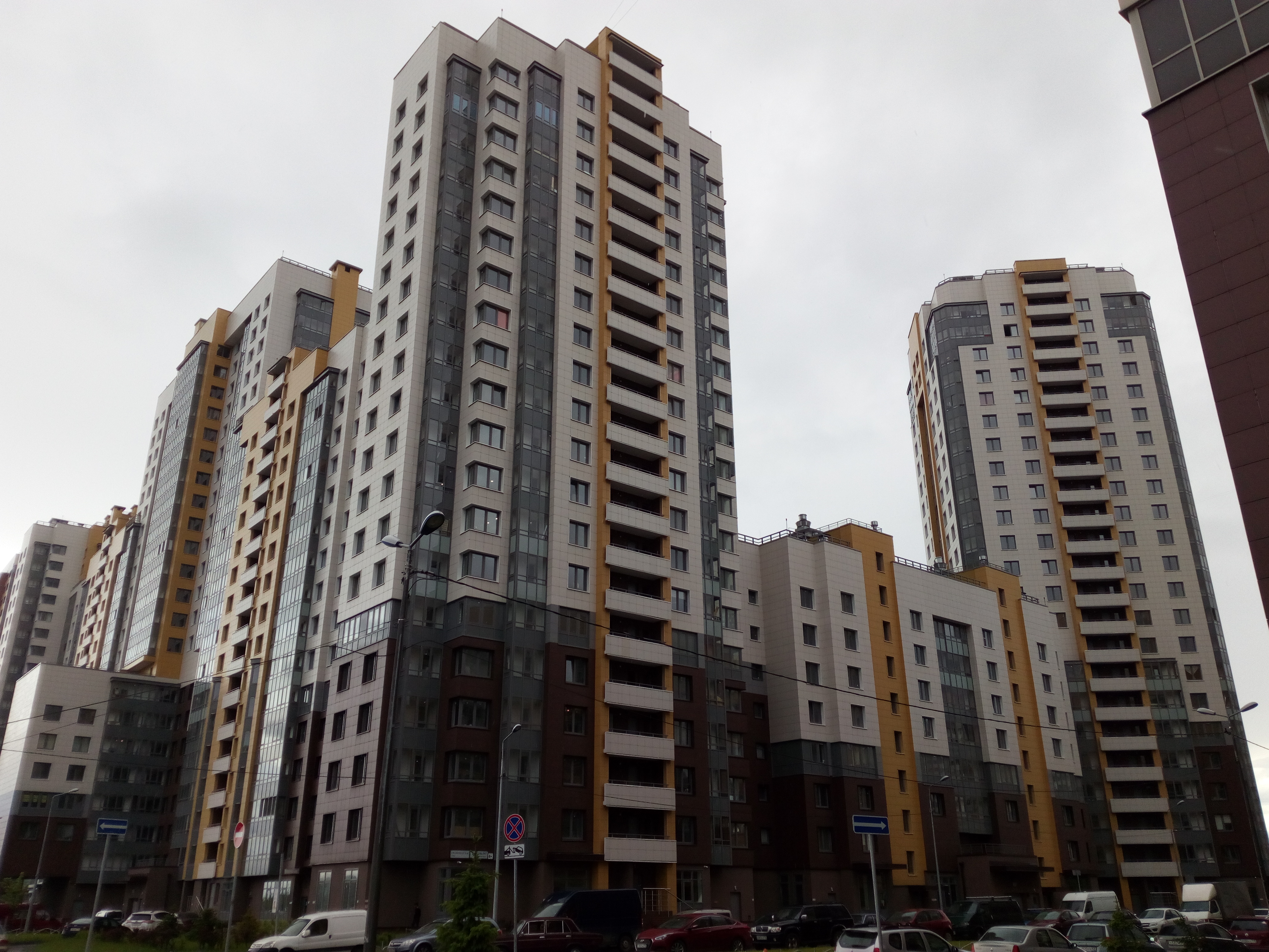 Среднерогатская ул. 9, парадные 1-11