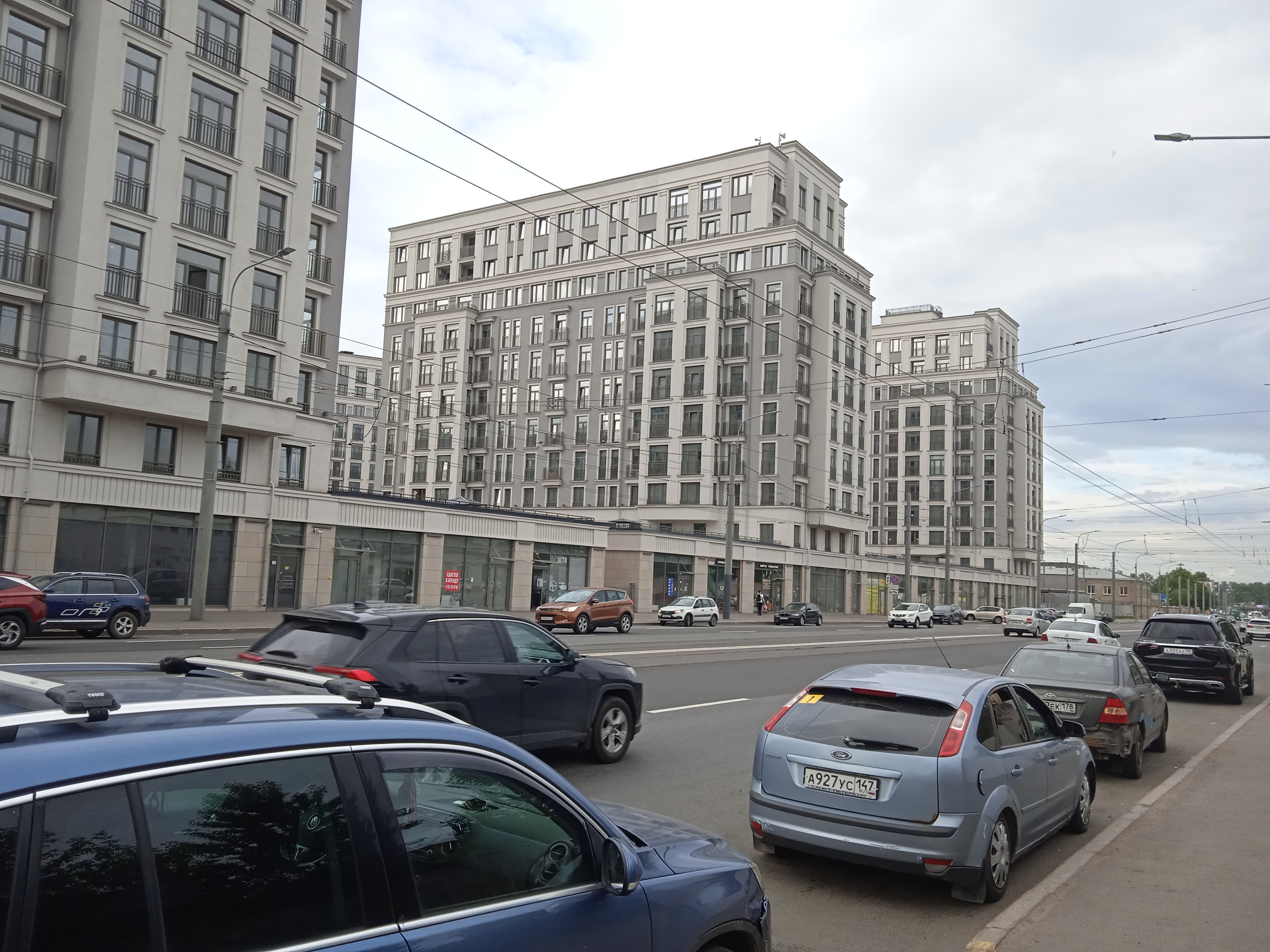 Благодатная ул. 50, парадные 3-4
