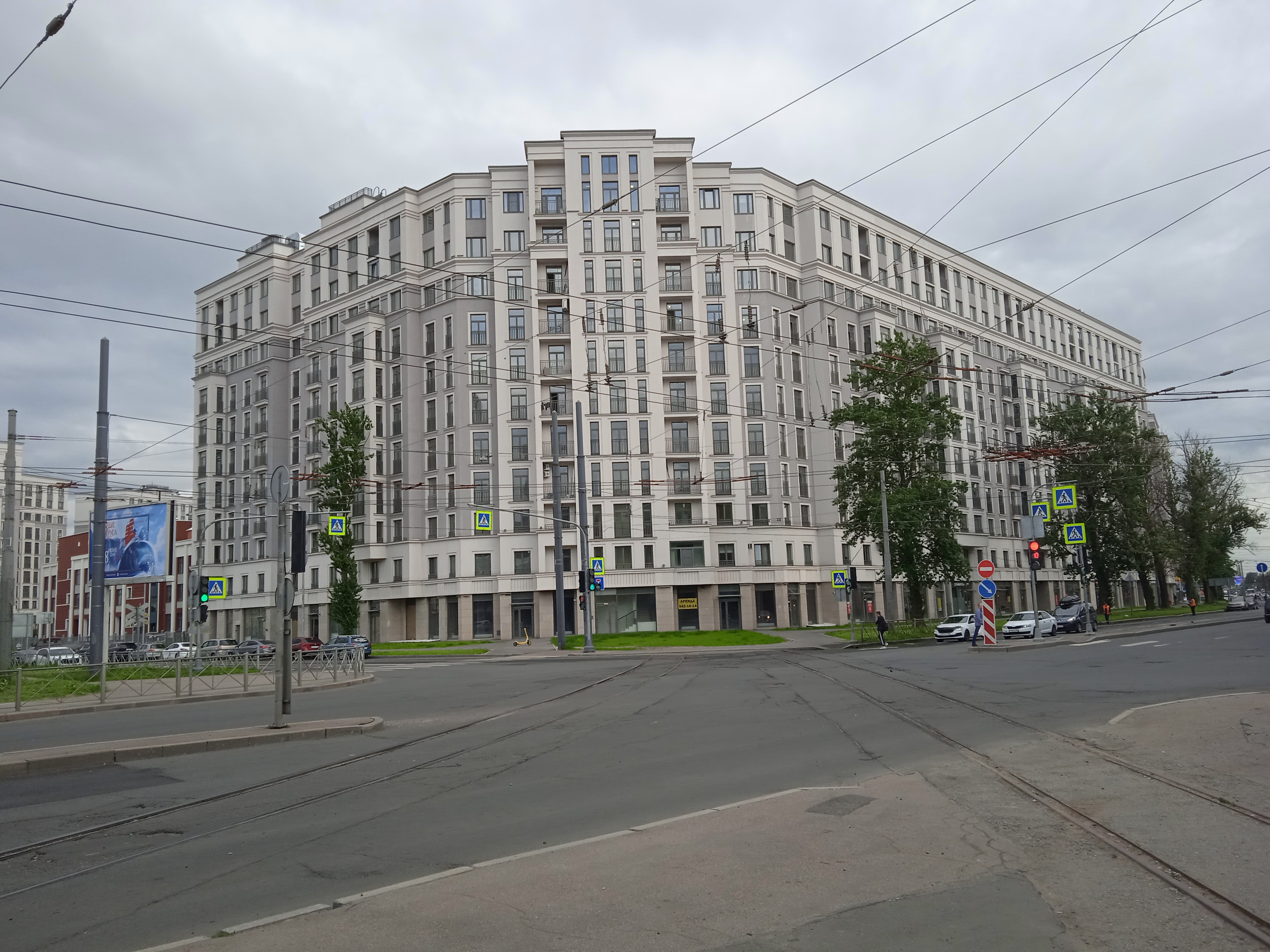 Благодатная ул. 50, парадные 12-18