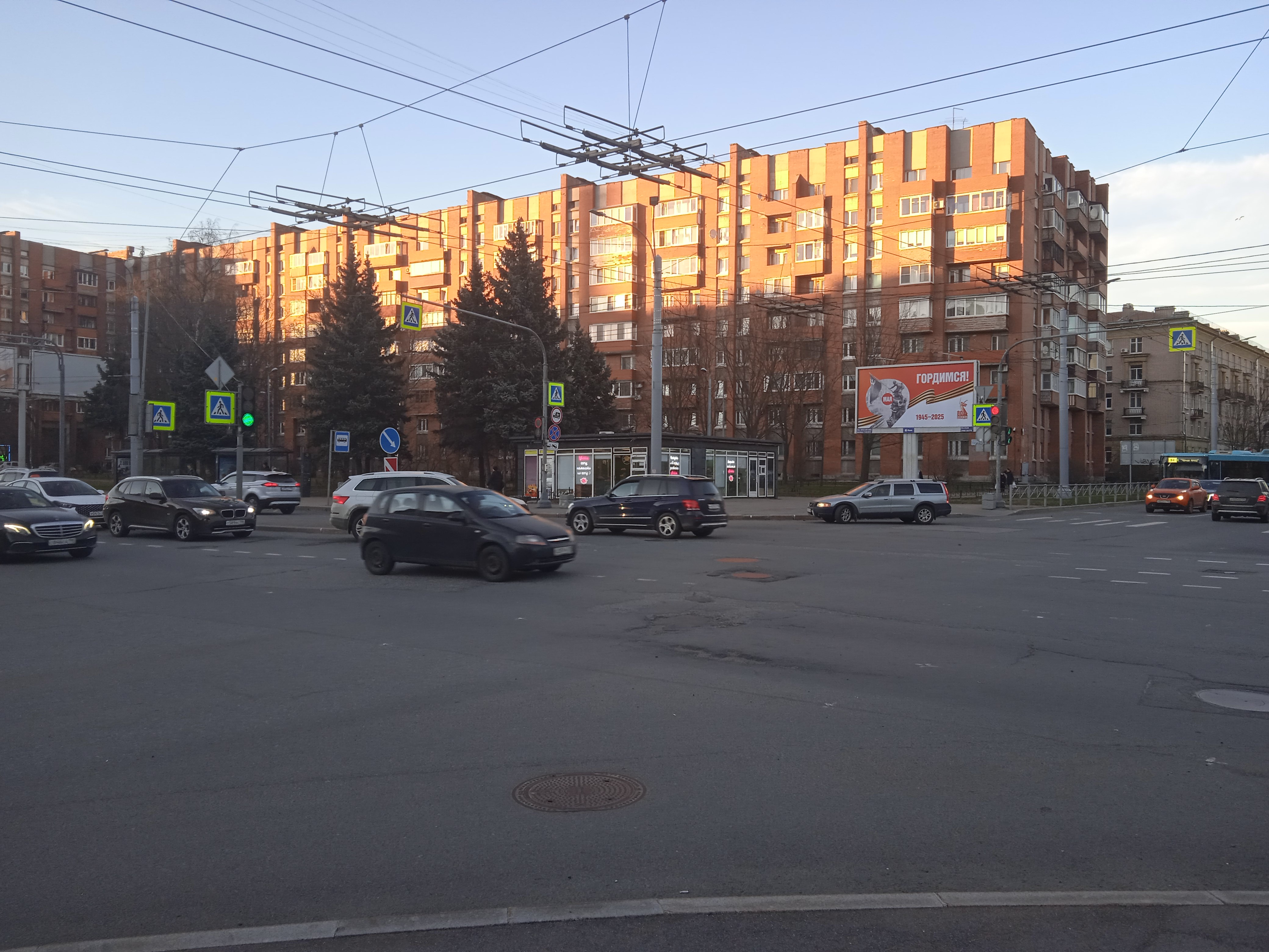 пр. Тореза 33