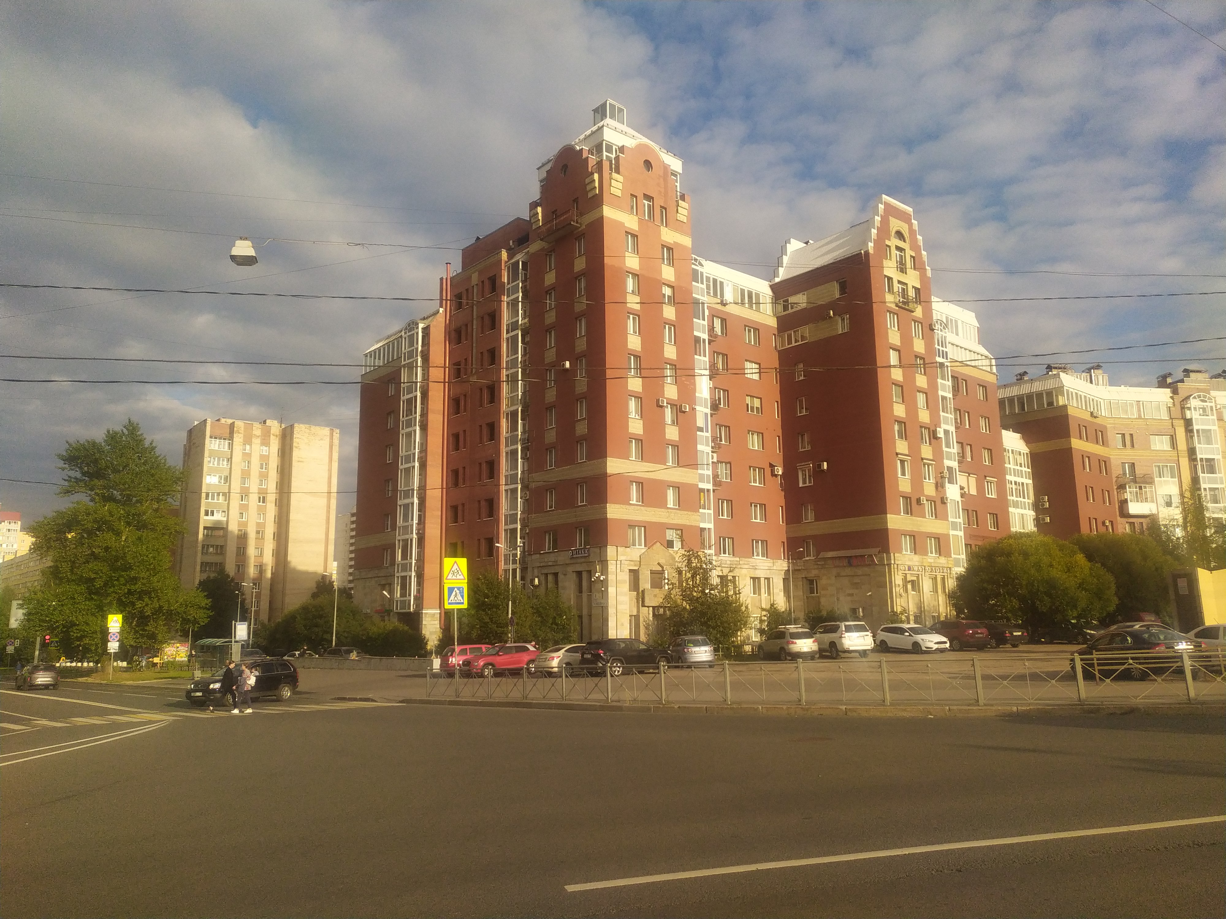 ул. Сикейроса 1