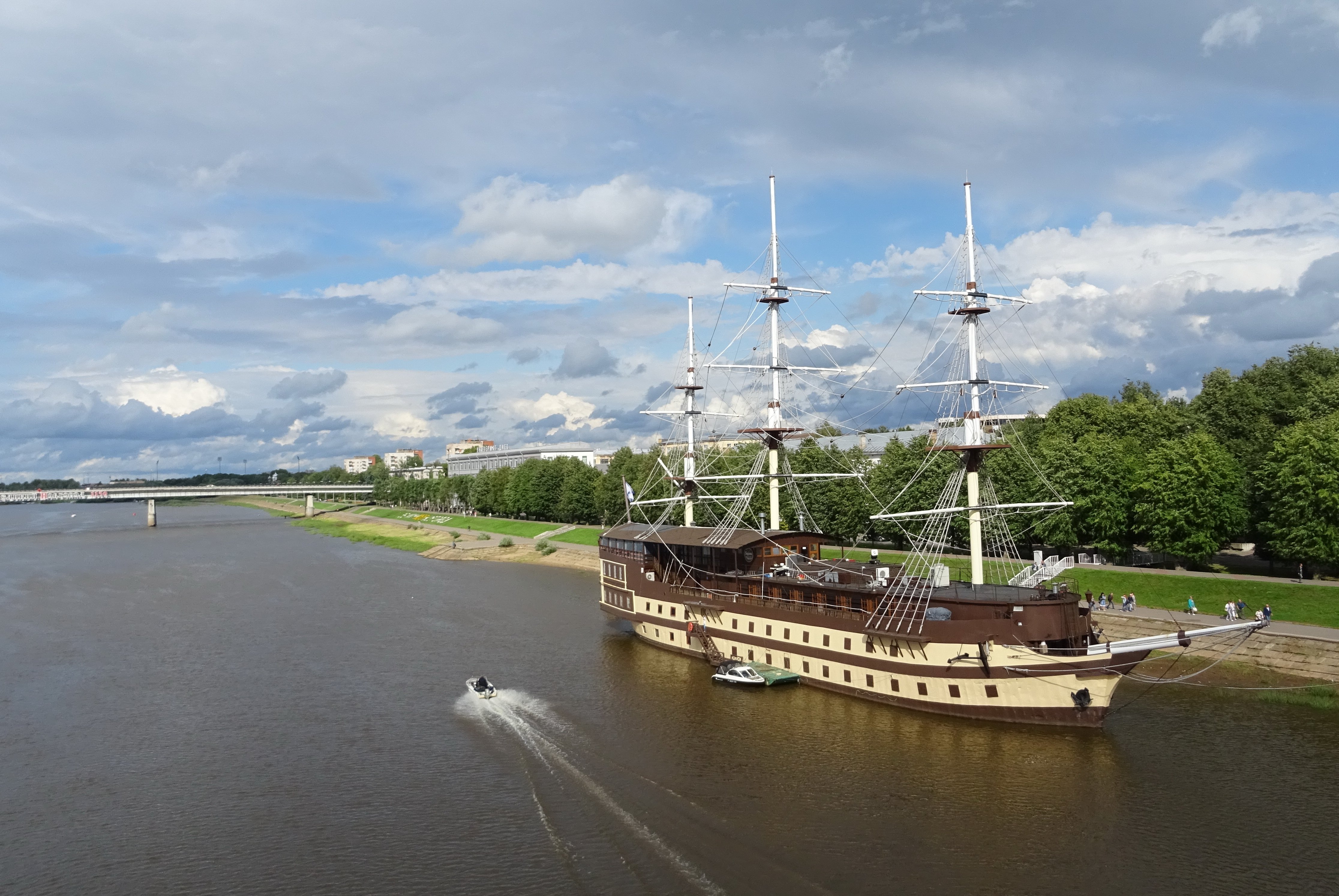 Фрегат флагман в Великом Новгороде.