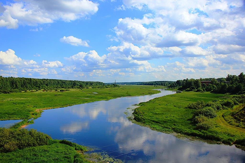 Равнина с названием реки. Излучина реки Луга. Равнинная река река. Река Усть Луга.