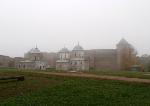 Крепость Ивангорода в тумане