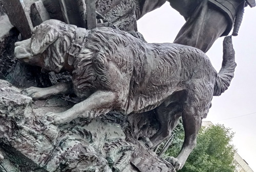 Памятник собакам-спасателям