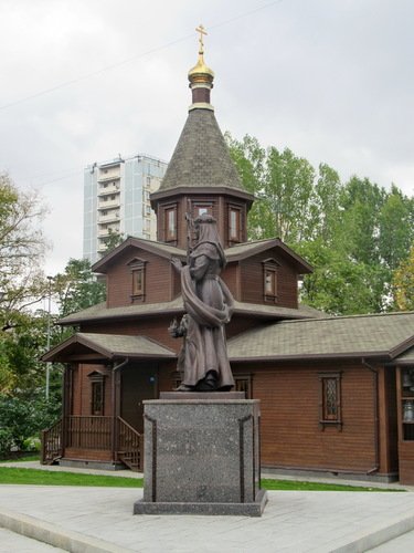 Памятник княгине Ольге в Останкино