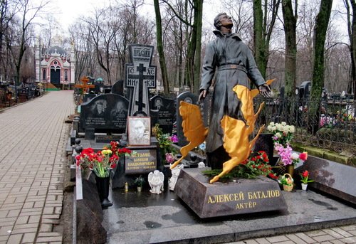 Памятник Алексею Баталову