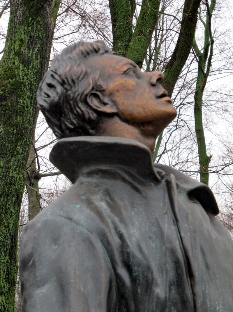 Памятник баталову на преображенском кладбище фото алексею