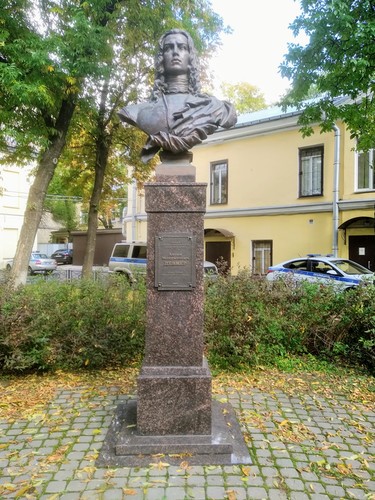 Памятник первому генерал-полицмейстеру Антону Девиеру