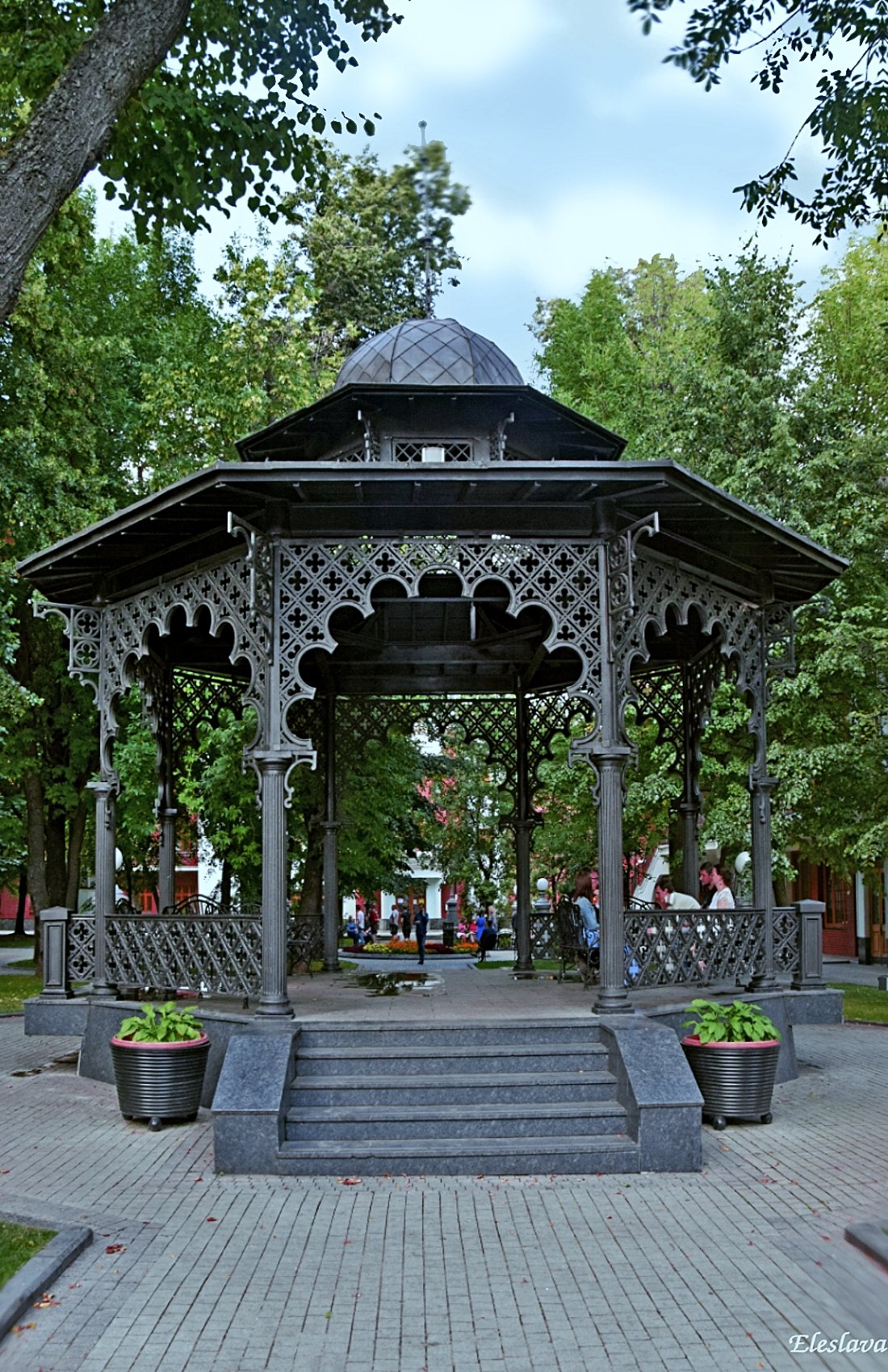 Фото Готическая беседка в Саду Эрмитаж. 1830 г. на фотохостинге Fotoload