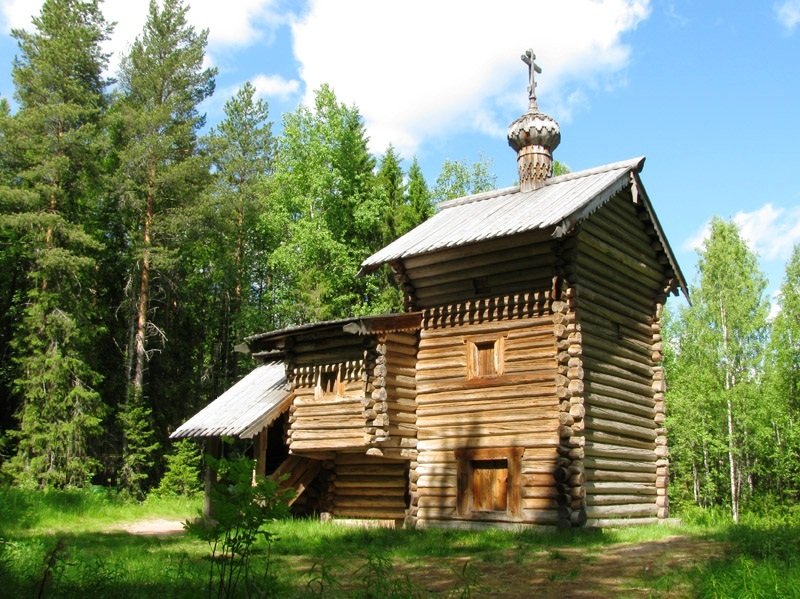 Часовня троицы живоначальной. Троицкая часовня малые Корелы. Часовня Святого Макария малые Корелы. Деревня Вальтево Пинежский район. Малые Корелы часовня Троицы Живоначальной летом.