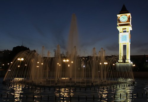 часы на центральной площади в Подольске