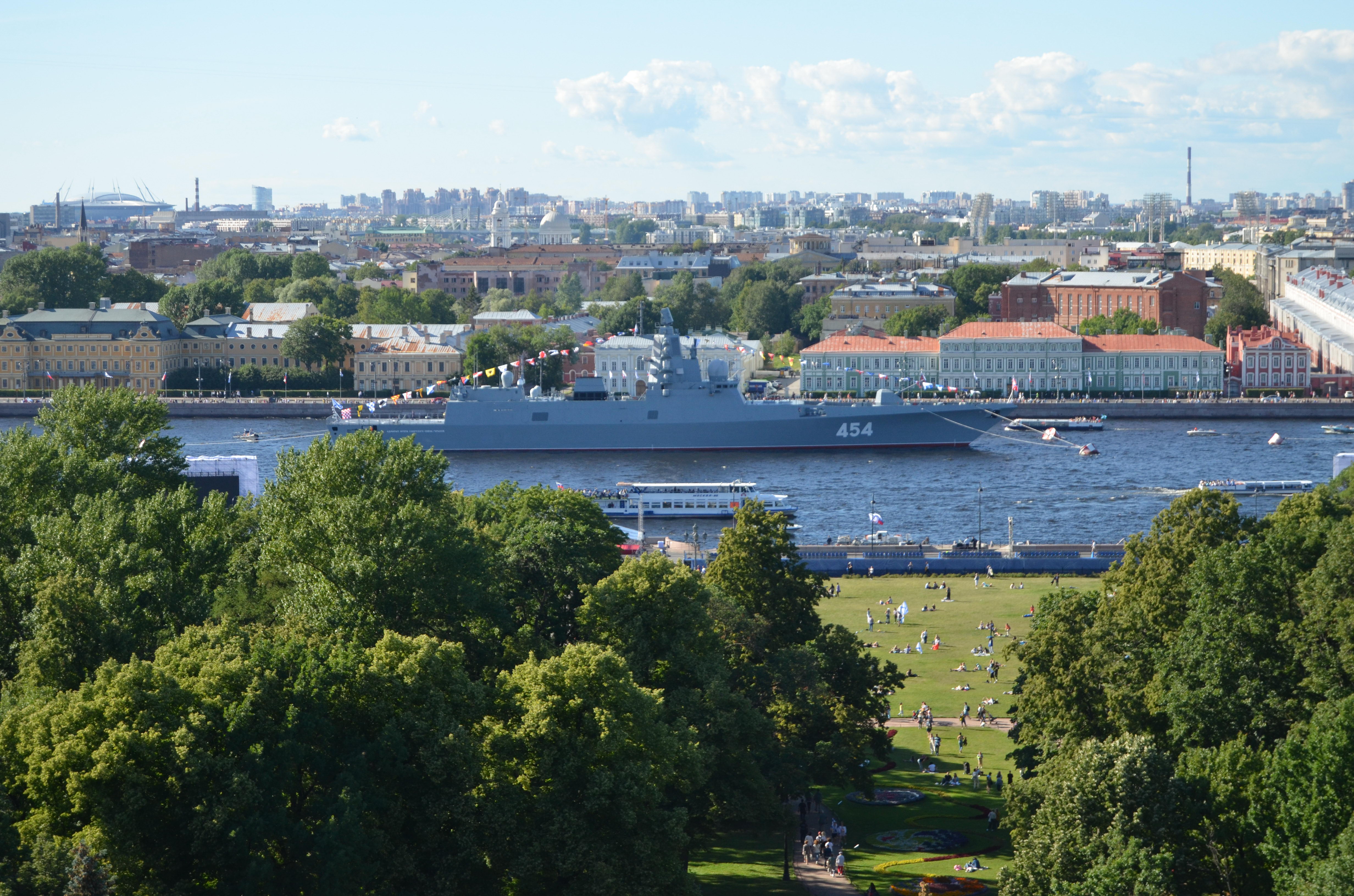 Здравствуй питер. День ВМФ В Питере. Штаб ВМФ В Петербурге. Морфлот Питер фото. Фото с СПБ днем набережная.