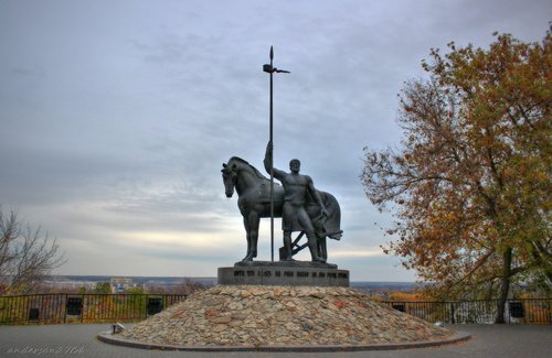 Памятник Первопоселенец