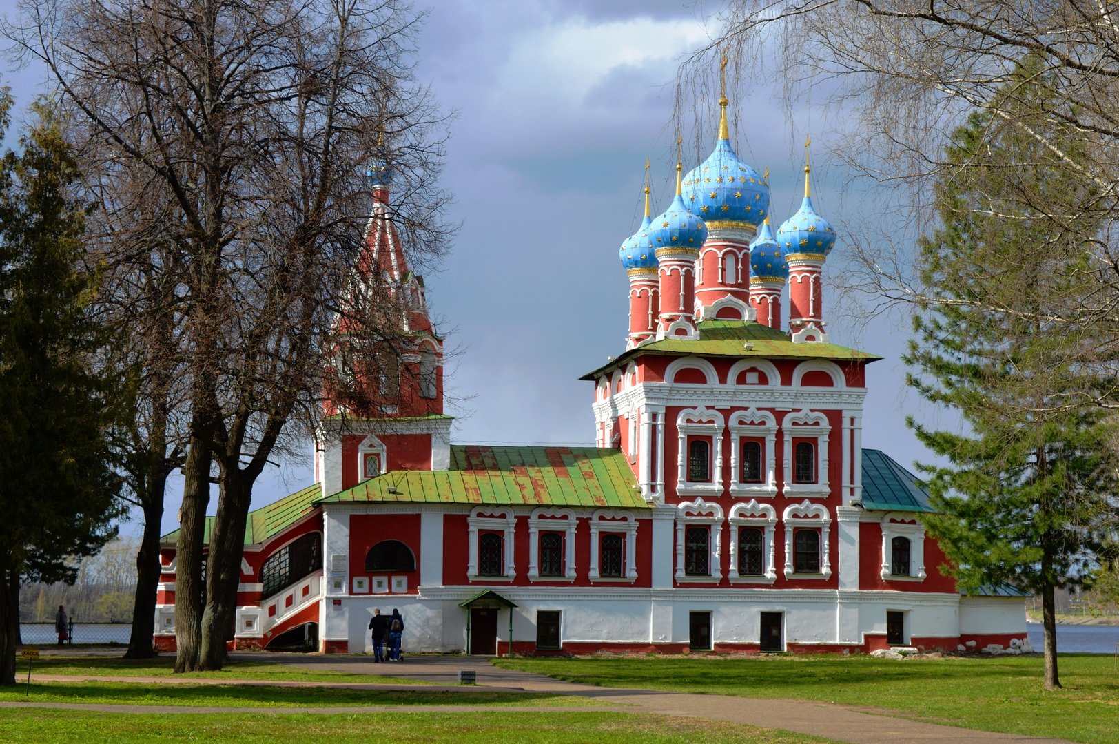 Церковь Димитрия на крови архитектура