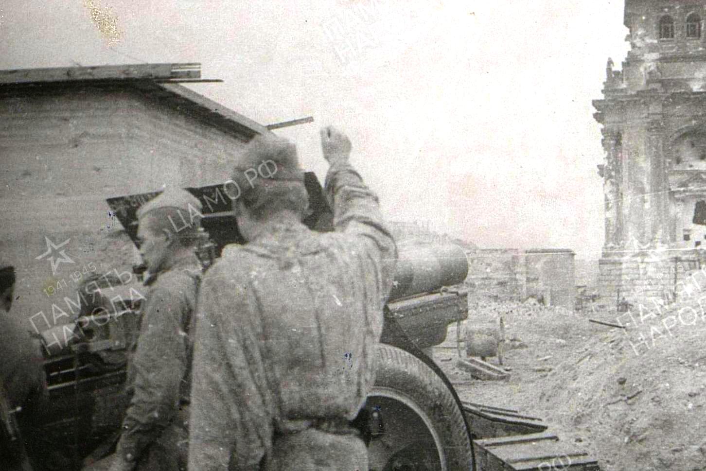 Штурм Рейхстага 1945 Германия. Поджог Рейхстага фото. Бр-5 в Берлине. Штурм Рейхстага фото в цвете. Берлин 5 мая фото