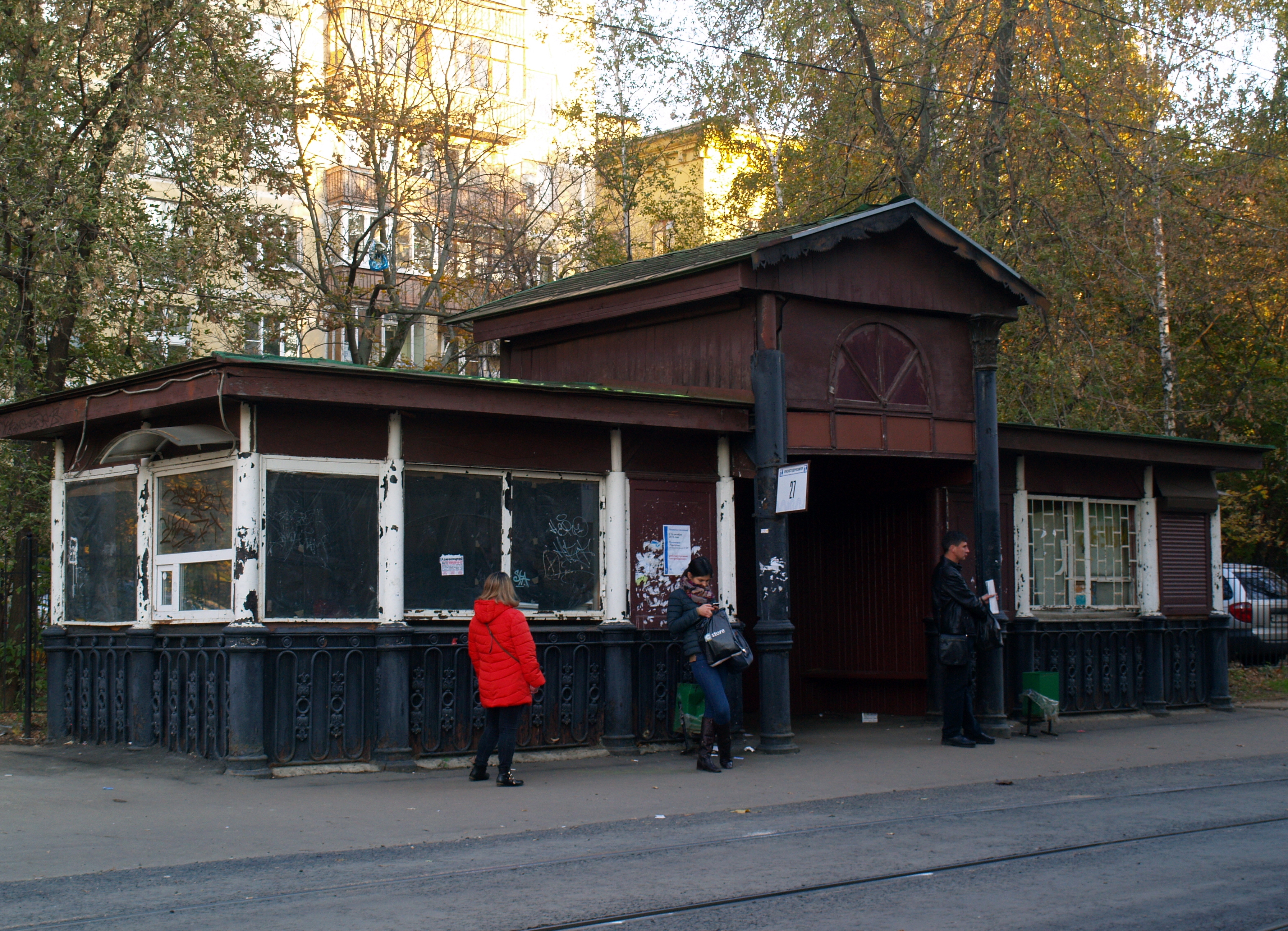 Фото трамвайной остановки