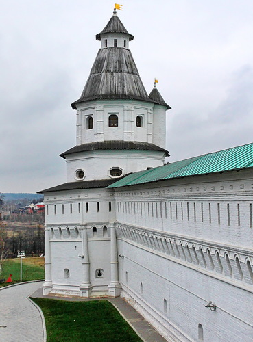 башня и стена Новоиерусалимского монастыря