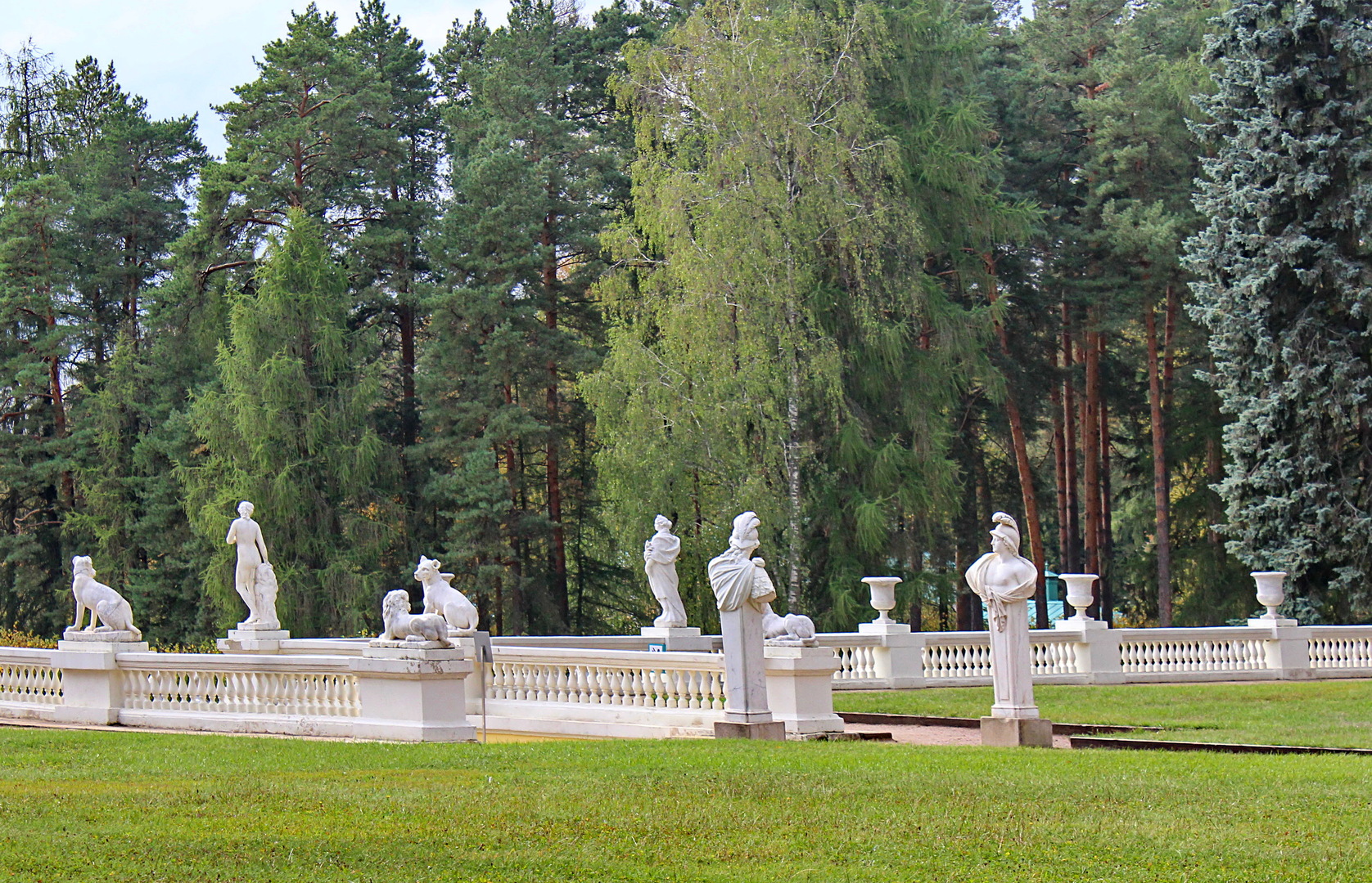 Усадьба архангельское афиша. Красногорск Архангельская усадьба скульптуры. Фотосессия в усадьбе Архангельское. Усадьба Архангельское санаторий. Усадьба Архангельское фото.