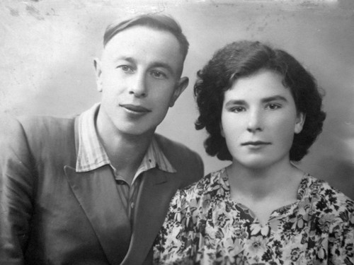 Воспоминания моих родственников, переживших фашистскую оккупацию.