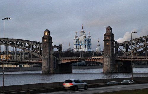 Смольный собор и мост Петра Великого