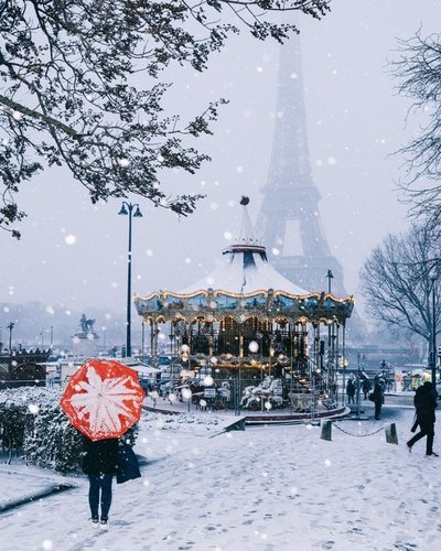 Заснеженный Париж