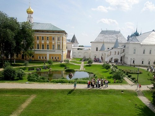 Архиерейский двор Ростовского кремля