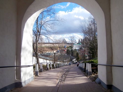 Арка Псково- Печерского монастыря