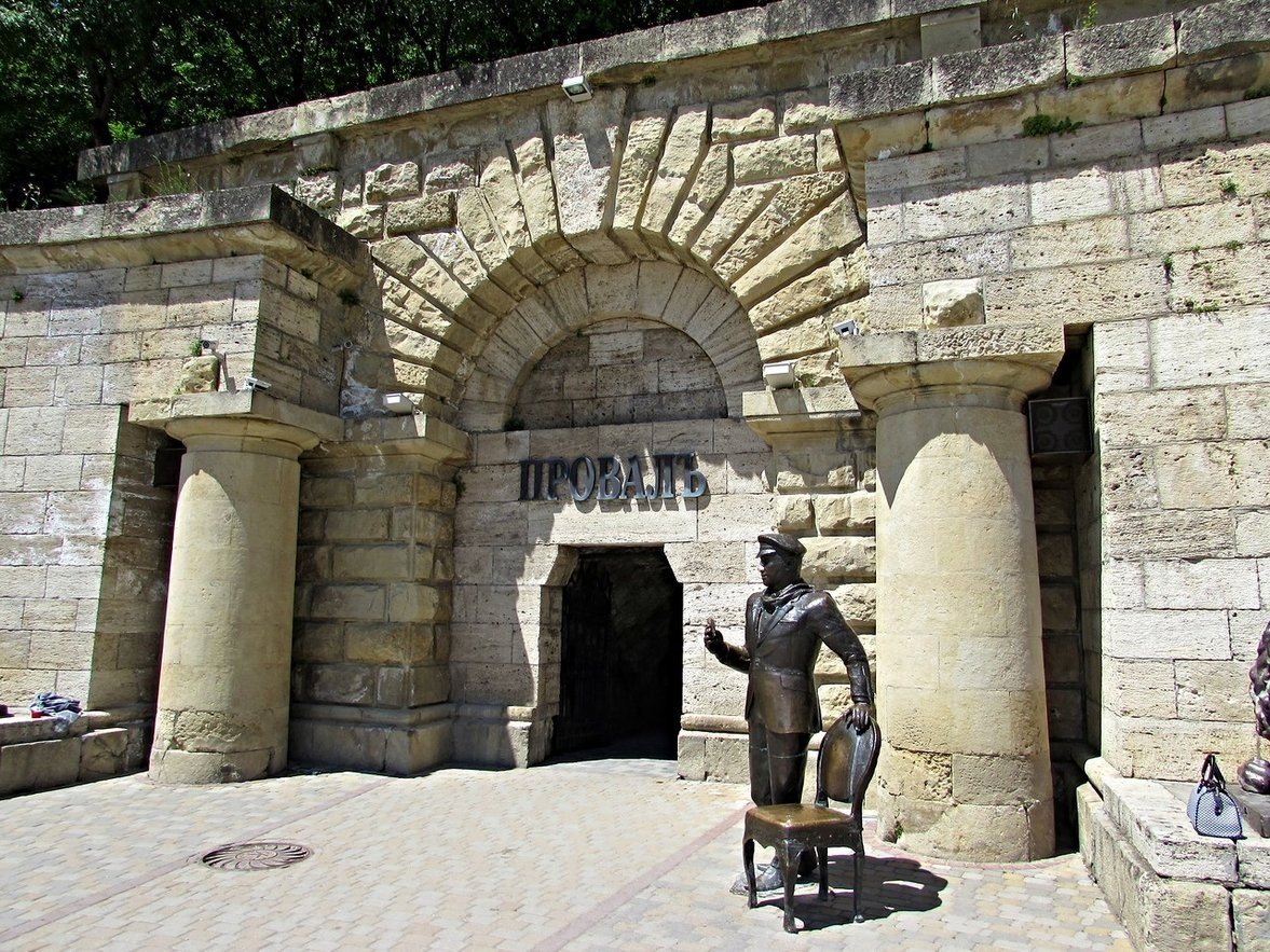 Памятник остапу бендеру в пятигорске фото