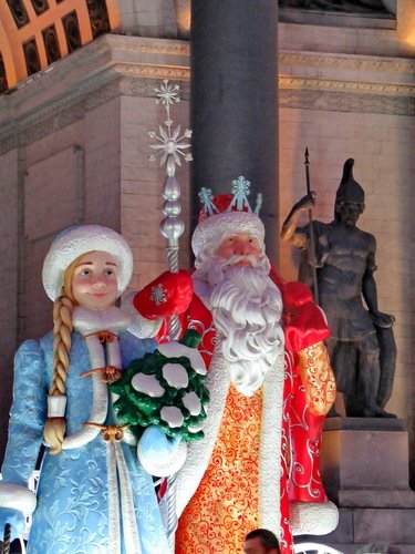 Дед Мороз, Снегурочка и римский воин